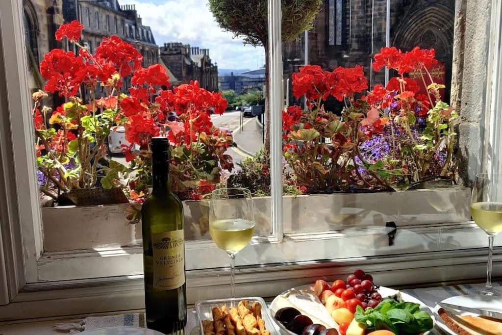 Royal Mile Apt, Just 1 Min From Edinburgh Castle! Buitenkant foto