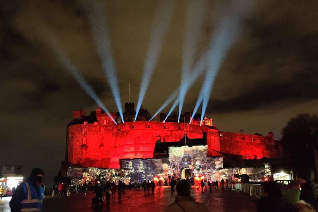 Royal Mile Apt, Just 1 Min From Edinburgh Castle! Buitenkant foto